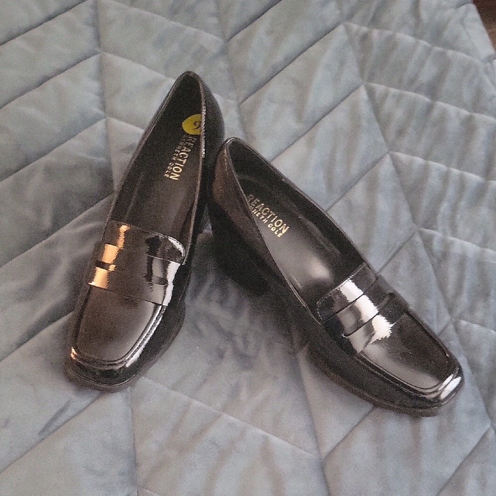 NWT Kenneth Cole Reaction Black Leather Loafer Heels - Picture 3 of 8
